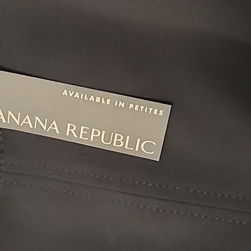 Stretch Raceback Fit and flare banana republic NWT Size 4 black - Picture 6 of 6